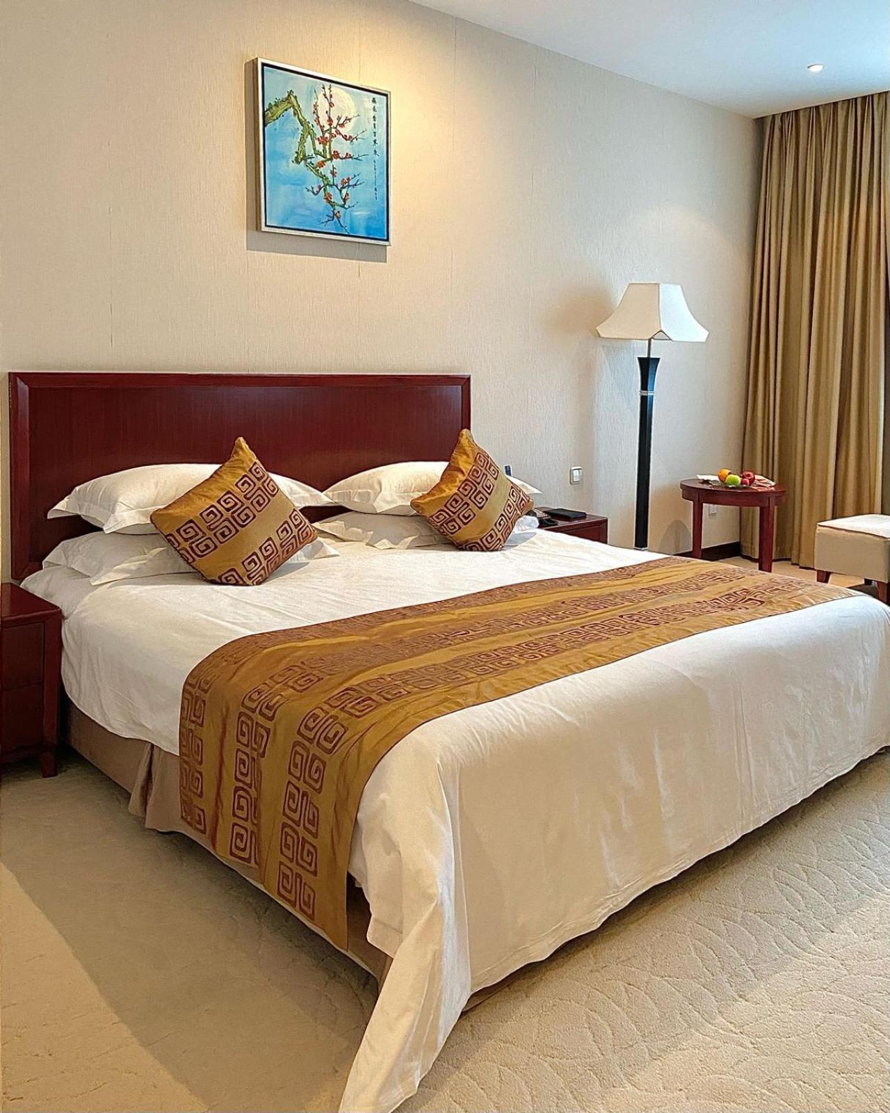 Beijing Palace Soluxe Hotel Astana Ngoại thất bức ảnh A bed runner