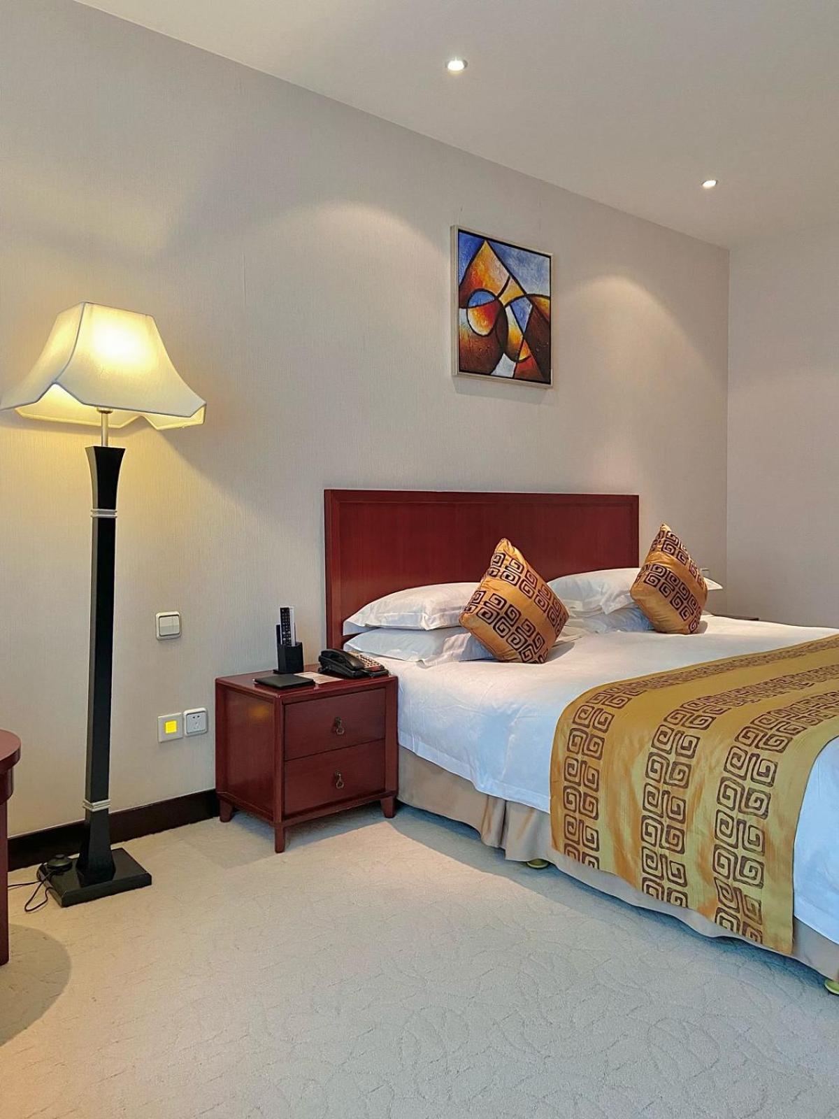 Beijing Palace Soluxe Hotel Astana Ngoại thất bức ảnh A bedroom at the hotel