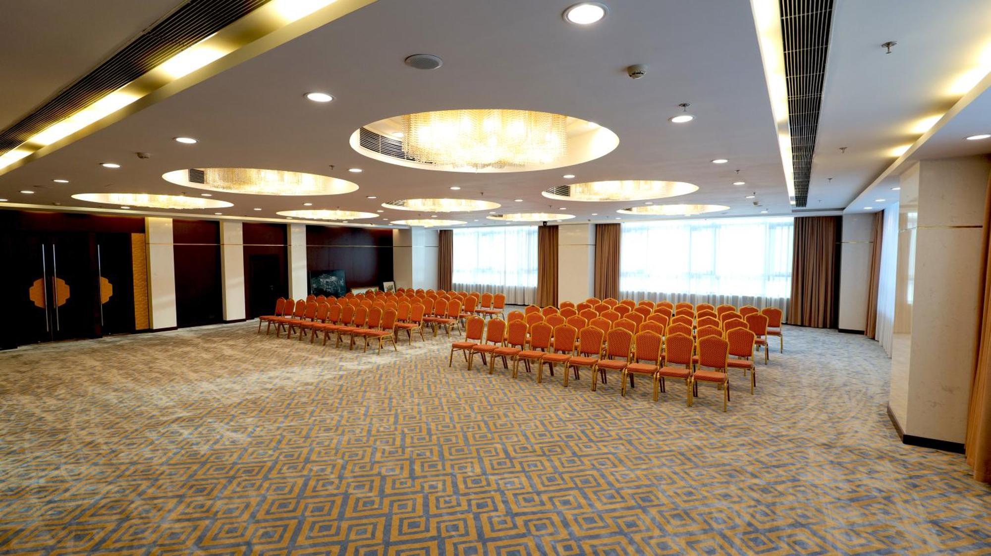 Beijing Palace Soluxe Hotel Astana Ngoại thất bức ảnh The ballroom