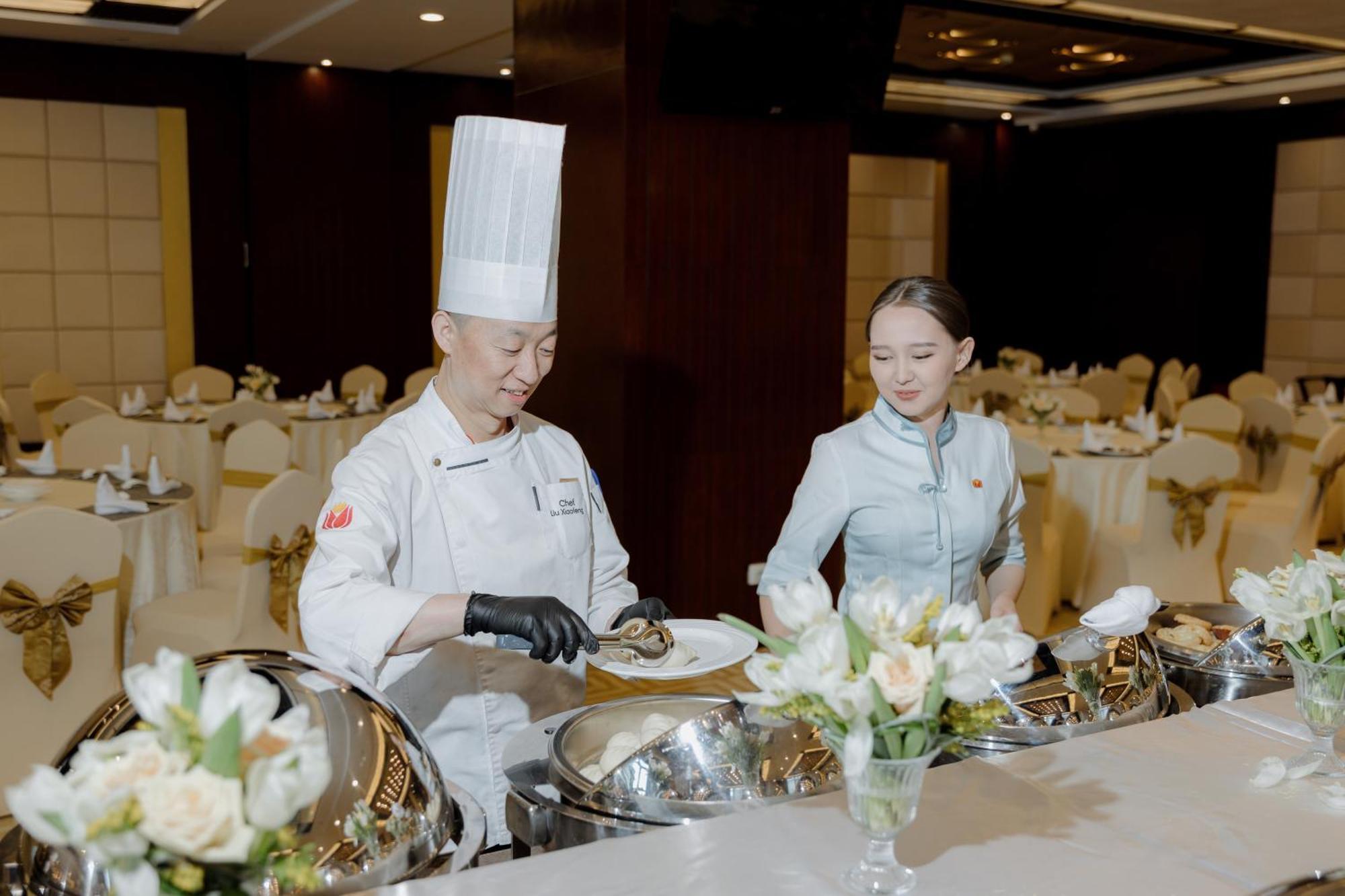 Beijing Palace Soluxe Hotel Astana Ngoại thất bức ảnh A buffet at a wedding reception
