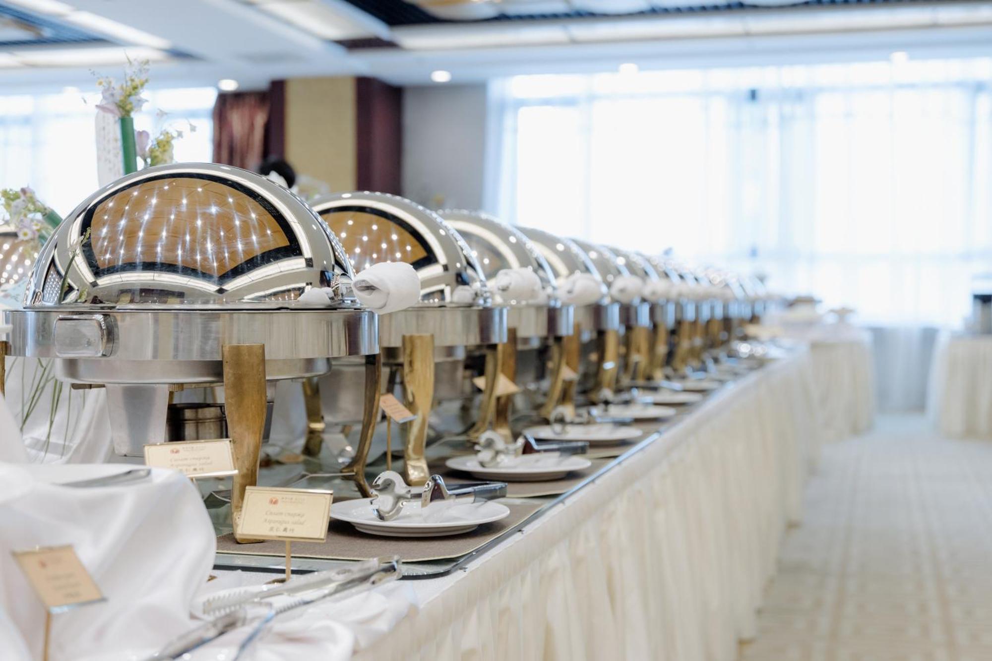 Beijing Palace Soluxe Hotel Astana Ngoại thất bức ảnh A row of chafing dishes