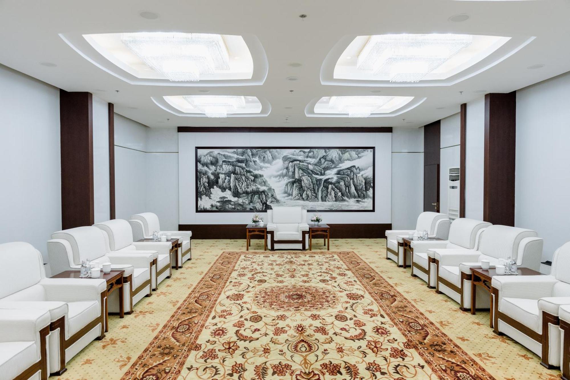 Beijing Palace Soluxe Hotel Astana Ngoại thất bức ảnh The waiting room of the airport